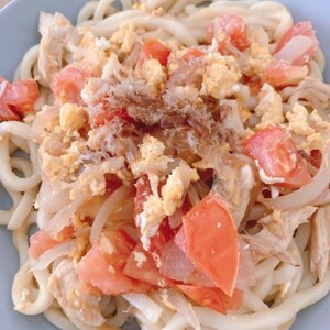 鶏皮入り♪トマトと炒り卵のあっさり焼きうどん